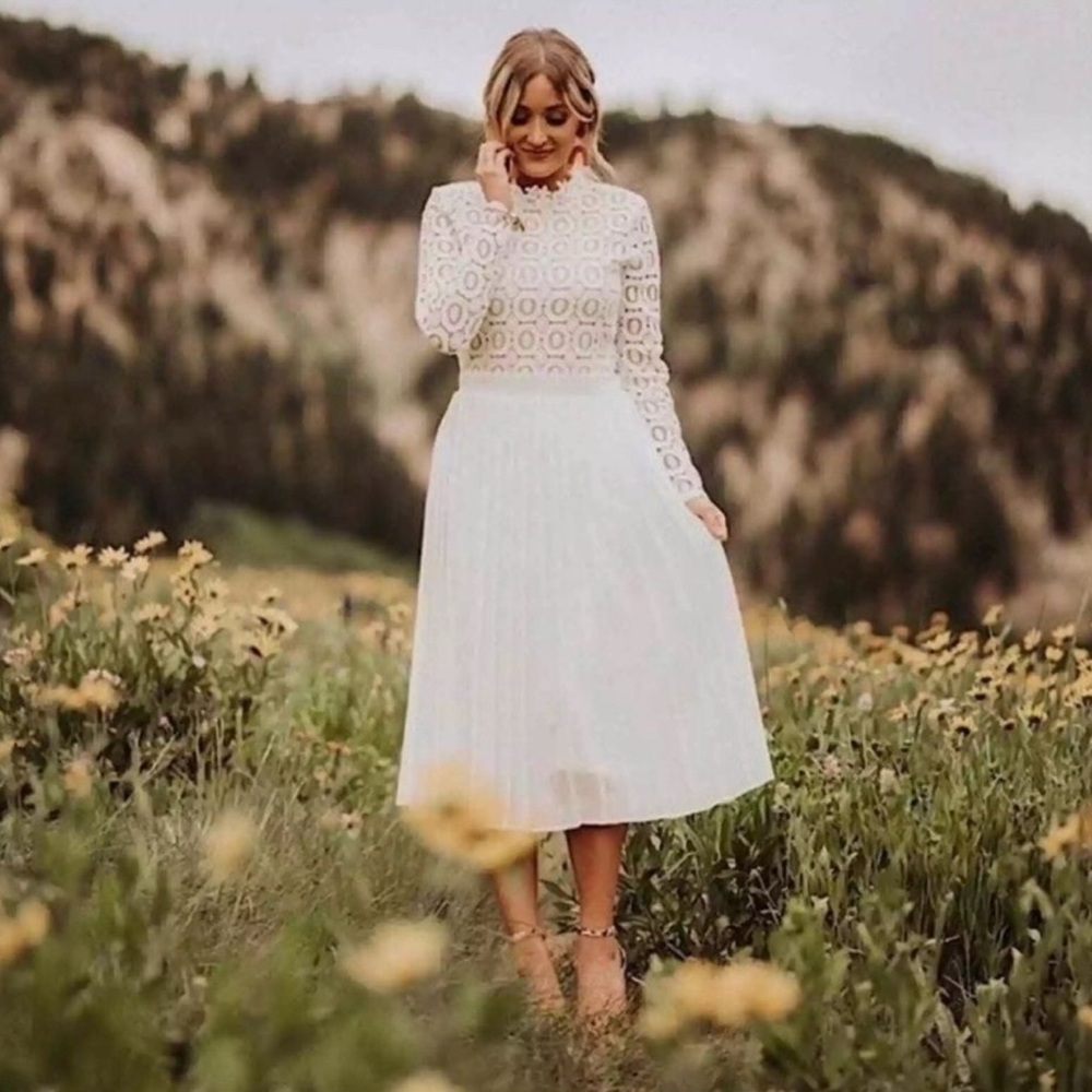 Ivy City Co White Lace Midi Dress